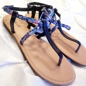 NWT • dELliA*s Strapy Sandals